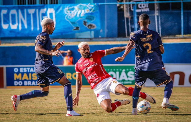 Aparecidense vence Vila Nova por 2 a 0 na semifinal do Goianão