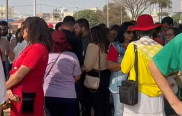 Apoiadores aguardam Lula em Goiânia para inauguração oficial do BRT