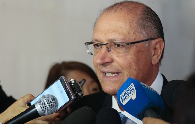 Após Bolsonaro, Alckmin admite facilitar porte de armas se for eleito