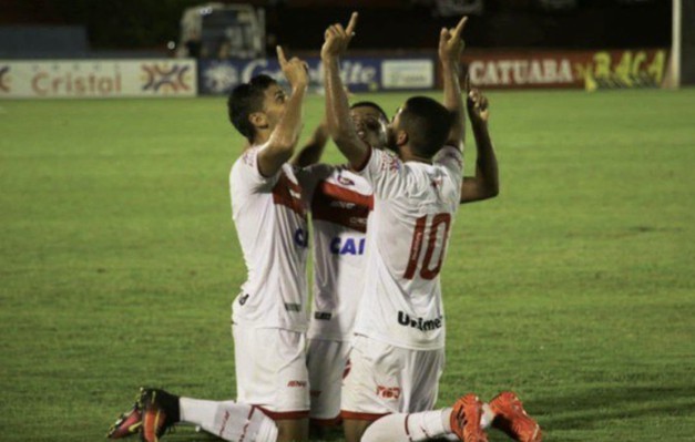 Após cinco partidas sem vencer, Vila Nova bate o Itumbiara em 1 a 0