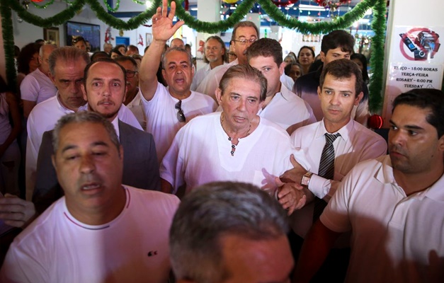 Após denúncias, João de Deus aparece na Casa Dom Inácio Loyola