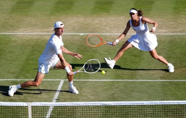 Após igualar feito de Maria Esther Bueno, Stefani é vice em duplas mistas em Wimbledon