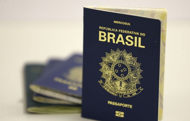 Após suspensão, fila para emissão de passaporte passa de 108 mil pessoas