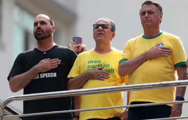Após xingamentos, Eduardo Bolsonaro grava vídeo em apoio a Silas Malafaia