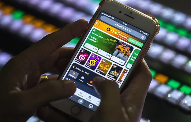 Apostadores destinam até R$ 30 bilhões por mês a bets, informa BC