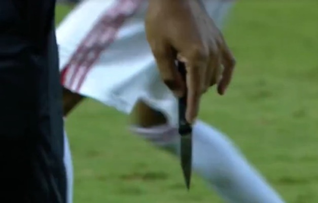 Árbitro relata invasão e faca jogada no campo em São Paulo x Palmeiras na Copinha