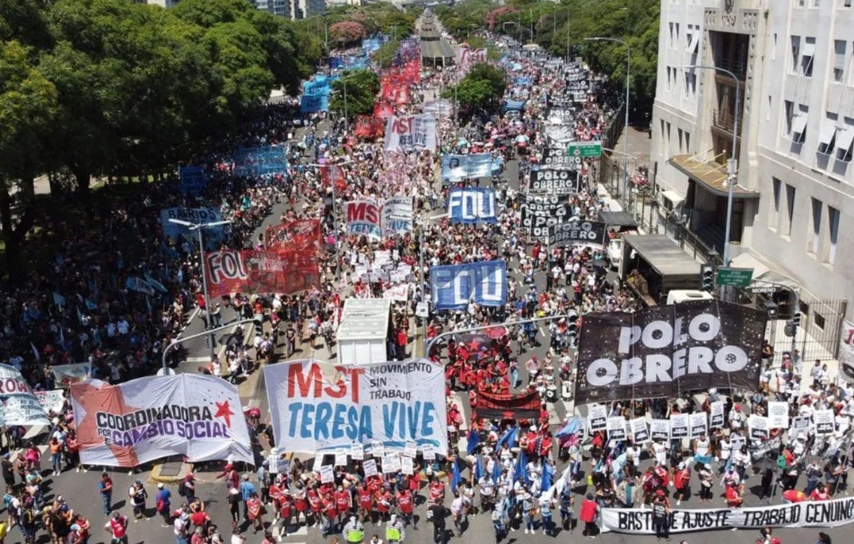 Argentina tem dia de greve geral contra medidas de Milei