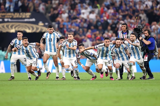 Argentina vence a França nos pênaltis e é tricampeã da Copa do Mundo