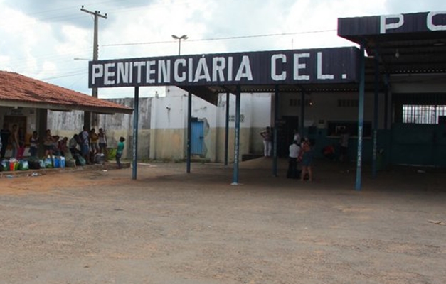 Armas brancas e celulares são apreendidos na Penitenciária Odenir Guimarães