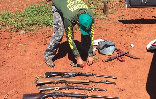 Armas são apreendidas com grupo de caçadores em Santa Fé de Goiás 