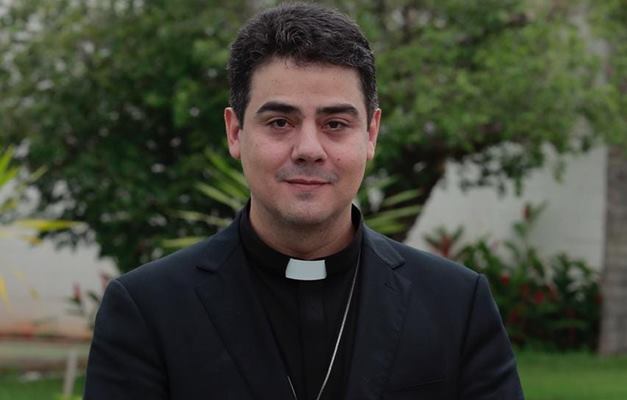 Arquidiocese de Goiânia suspende uso de ordem do padre Robson 