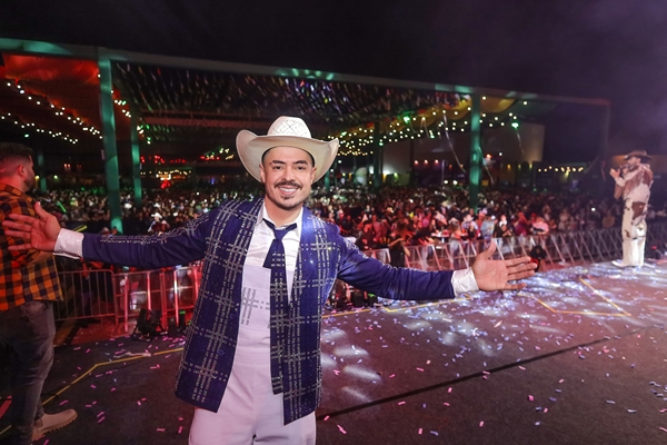 Arraiá do Jacques reúne música, humor e tradições em Goiânia; veja como foi