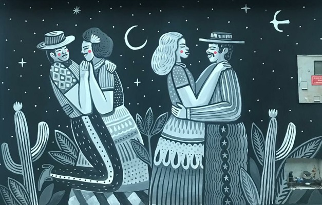 Artista maranhense Romildo Rocha faz mural em bar de Goiânia