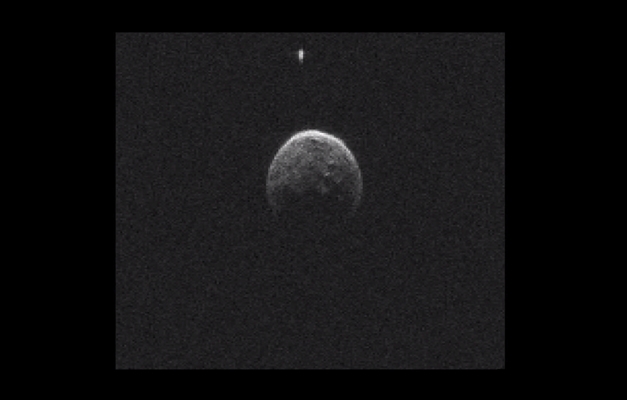 Asteroide que passou 'raspando' pela Terra tem uma lua, afirma Nasa