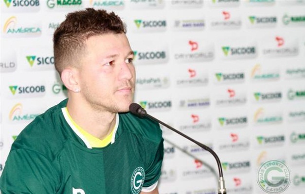 Atacante Rossi anuncia saída do Goiás e ida para a Chapecoense