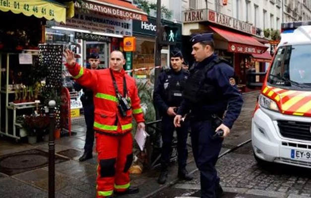 Ataque a tiros em Paris deixa três mortos e causa pânico nas vésperas do Natal