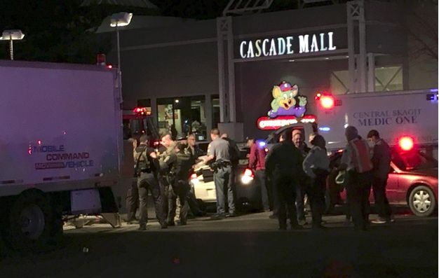 Atirador mata cinco pessoas durante ataque em shopping de Washington
