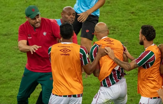 Atlético-GO chama Felipe Melo de 'covarde' por agressão contra assessor