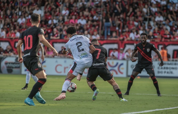 Atlético-GO e Anápolis empatam em 2 a 2 na semifinal do Goianão