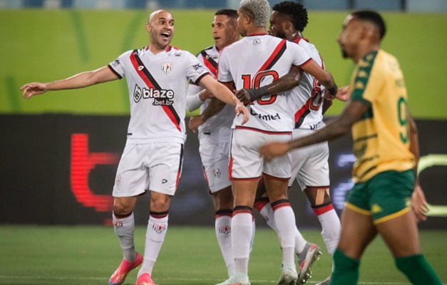 Atlético-GO e Cuiabá empatam em 2 a 2 pela Série B