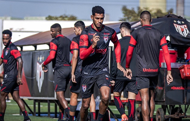 Atlético-GO enfrenta o Fluminense para se afastar da zona de rebaixamento