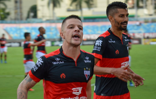 Atlético-GO goleia Goiás por 3 a 0 no estádio Olímpico 