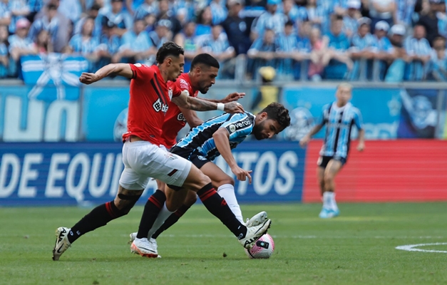 Atlético-GO leva virada e perde por 3 a 1 para o Grêmio em Porto Alegre