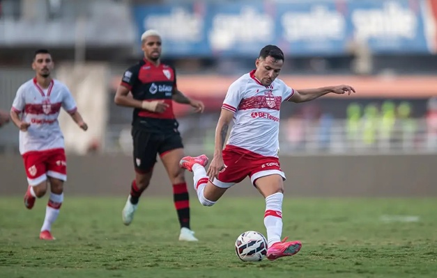 Atlético-GO perde do CRB por 2 a 1 e fica fora da luta pelo acesso à Série A