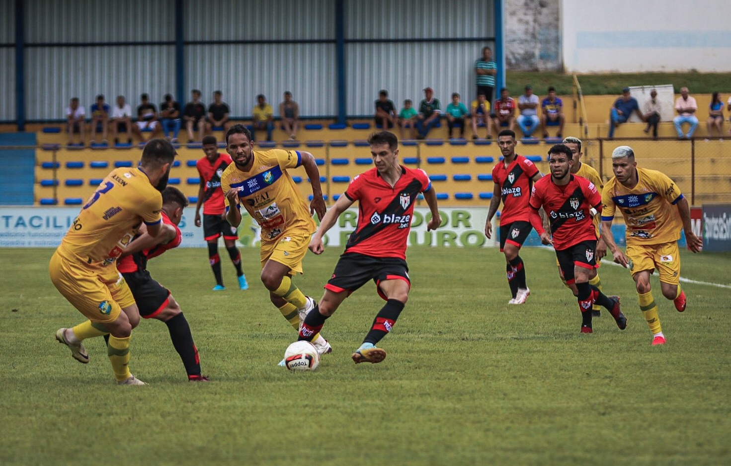 Atlético-GO vence Iporá por 2 a 1 em partida válida pelo Goianão 