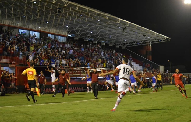 Atlético-GO vence Londrina em casa e quebra jejum de sete rodadas 