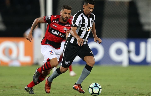 Atlético-GO vence o Botafogo por 2 a 1, mas continua na lanterna