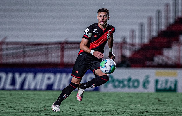 Atlético-GO vence o Botafogo por 3 a 1 na abertura da 31ª rodada 