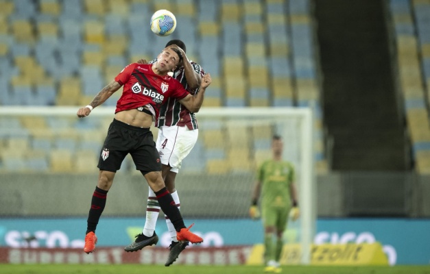 Atlético-GO vence o Fluminense por 2 a 1 e se afasta da zona de rebaixamento