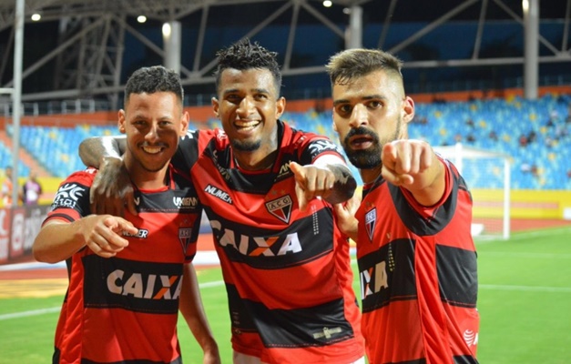Atlético-GO vence o Guarani no Estádio Olímpico