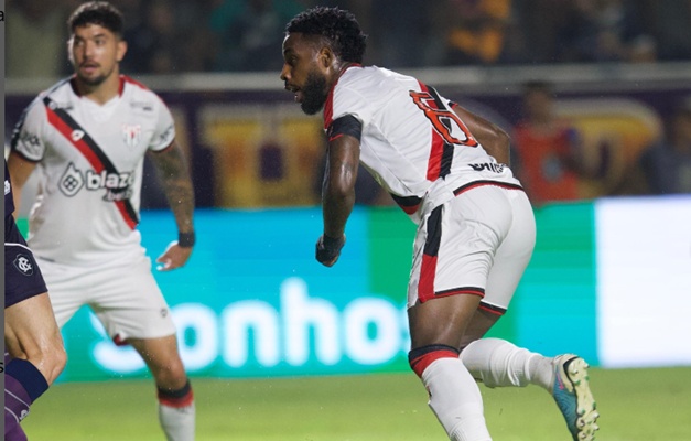 Atlético-GO vence o Remo por 1 a 0 e se aproxima do G4 da Série B