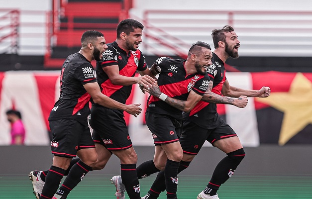 Atletico Go Vence O Sao Paulo Por 2 A 1 Aredacao