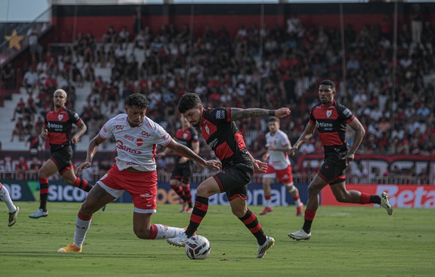Atlético-GO vence Vila Nova por 1 a O no estádio Antônio Accioly em Goiânia