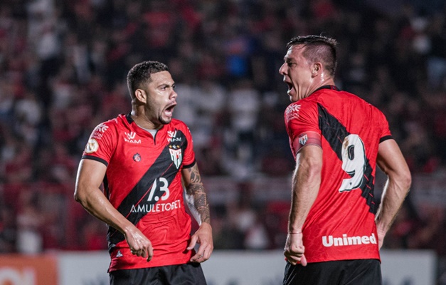 Atlético Goianiense vence o Ceará por 1 a 0 no estádio Antônio Acciolly