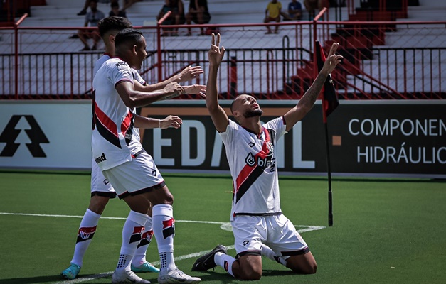 Atlético Goianiense vence o Iporá por 7 a 1 e vai à semifinal do Goianão