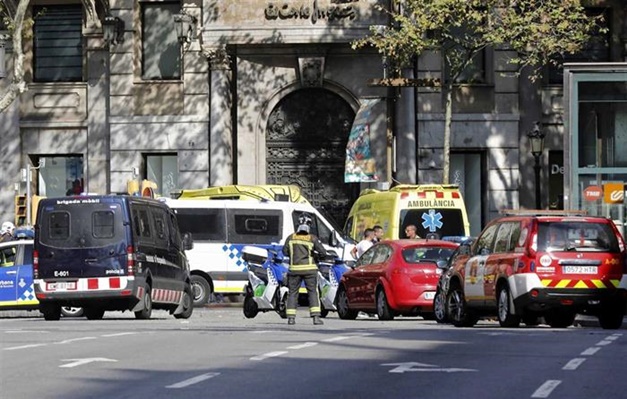 Atropelamento deixa mortos e feridos em Barcelona