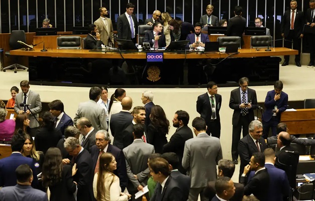 Atuação da PF provoca impasse e votação do PL Antifacção é adiada