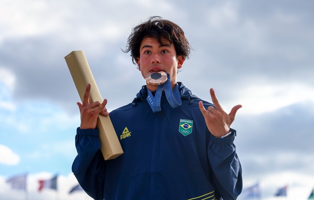 Augusto Akio, o Japinha, fatura bronze no skate park na Olimpíada de Paris