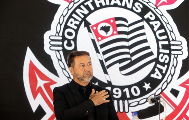 Augusto Melo é destituído pelos sócios do Corinthians e deixa presidência isolado e investigado