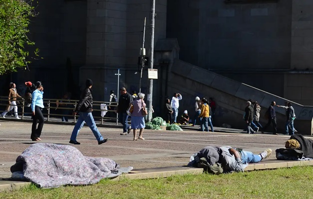 Aumenta em 25% o número de pessoas em situação de rua no país