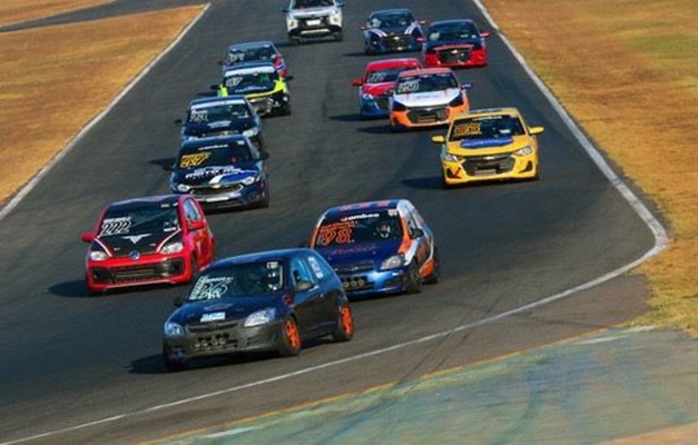 Autódromo de Goiânia recebe reta final do campeonato regional de Turismo 1.4