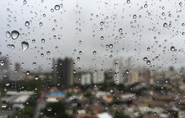 Avanço de frente fria favorece chuvas e queda de temperaturas em Goiás