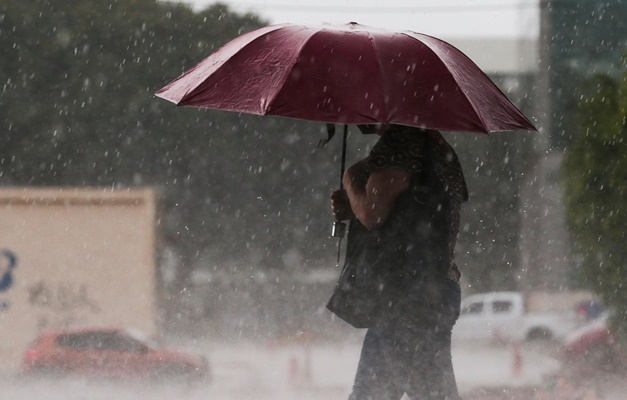 Avanço de frente fria traz chuvas volumosas a Goiás, alerta Cimehgo