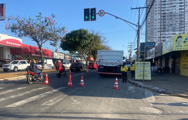 Avenida 3ª Radial tem pista interditada nesta quarta-feira (15) em Goiânia 