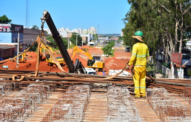 Avenida H tem 90% das obras de drenagem prontas, diz Prefeitura de Goiânia 