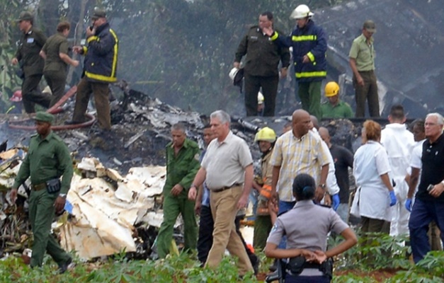 Avião cai após decolar em Havana; mais de 100 pessoas morrem